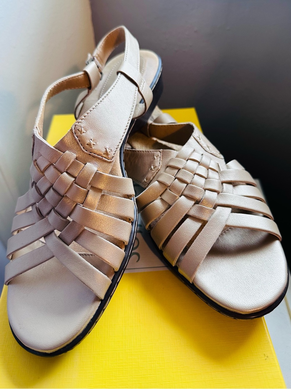Softspots Gold Woven Slingback Leather Sandals Size 10N